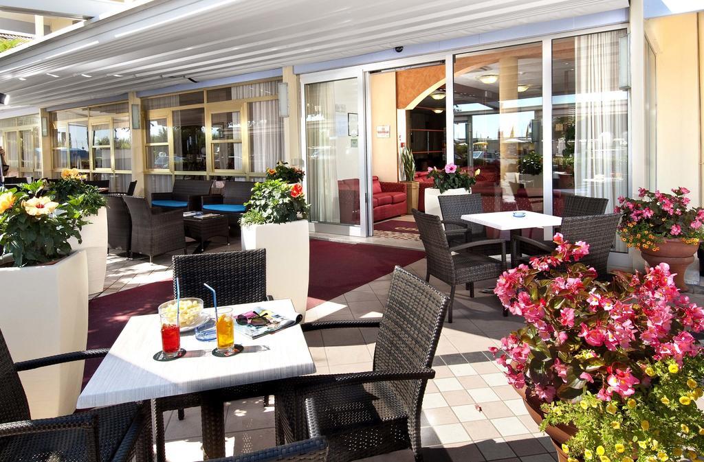 Hotel Odeon Cervia Esterno foto