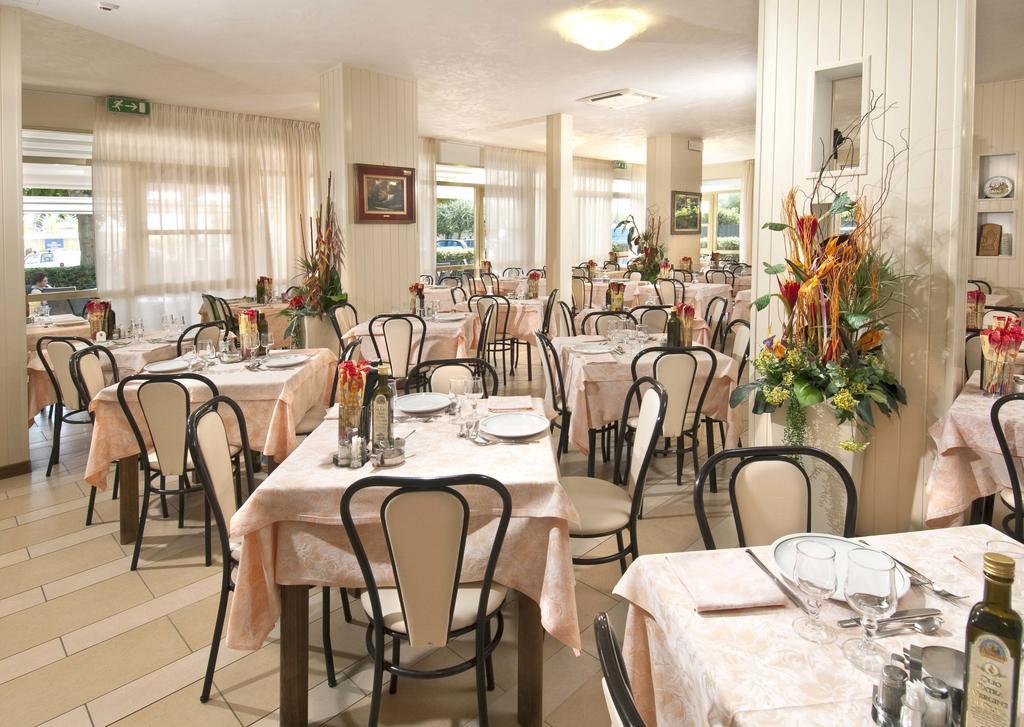 Hotel Odeon Cervia Esterno foto