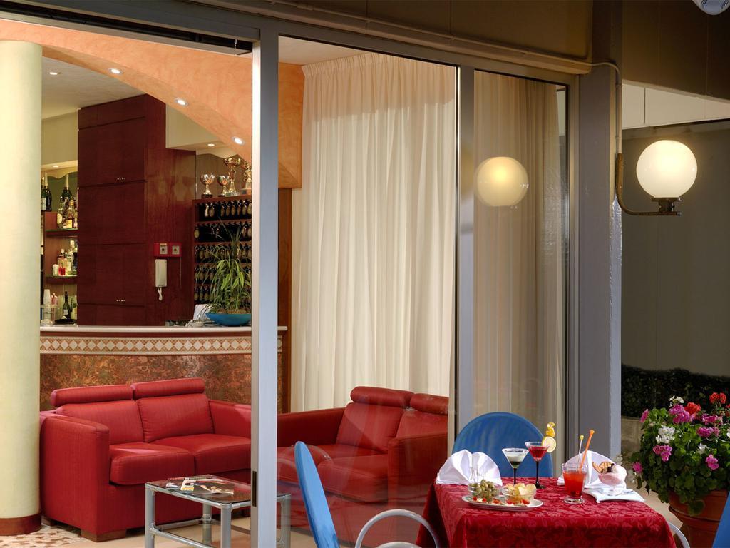 Hotel Odeon Cervia Esterno foto